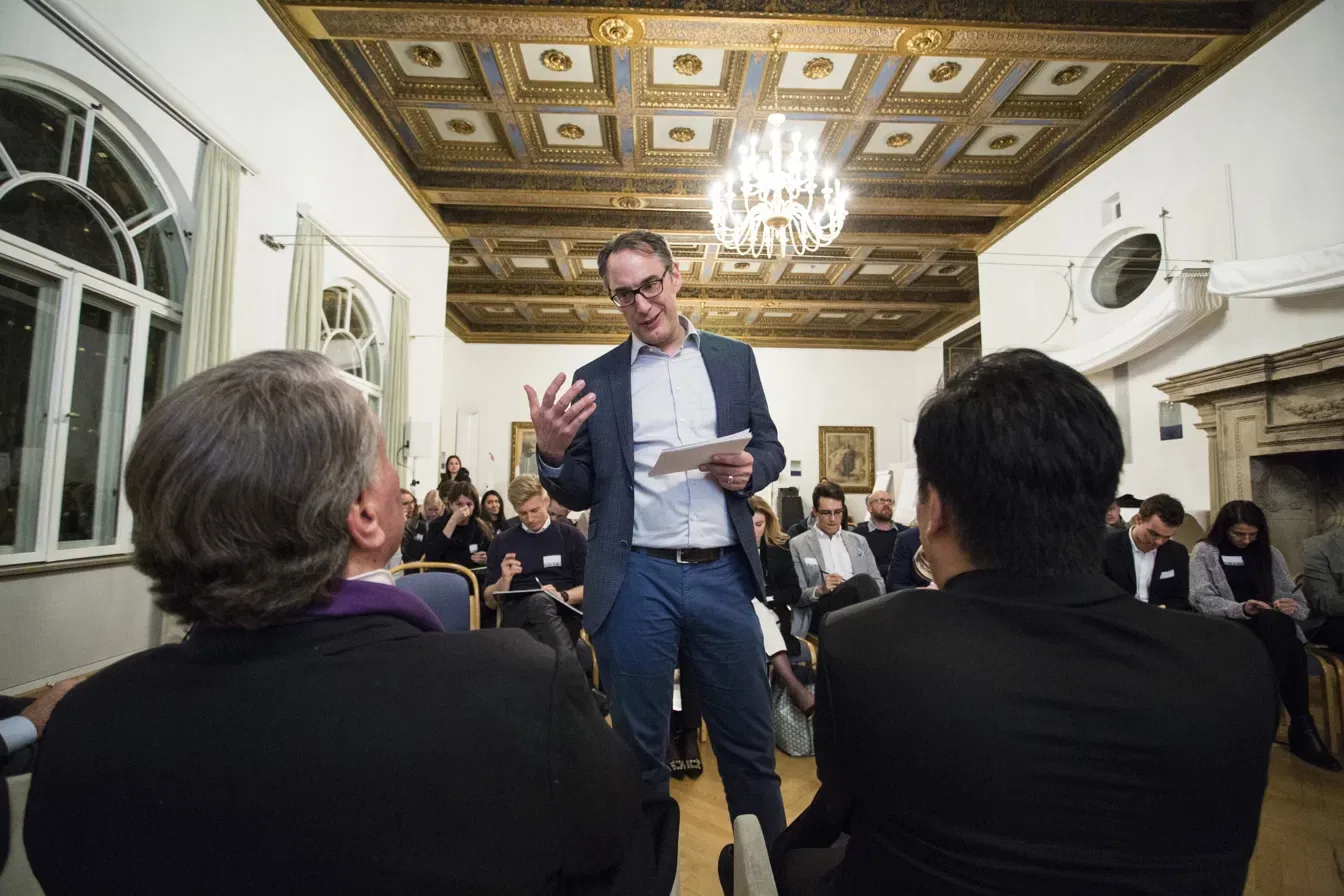 Sebastian Morgner speaking to the audience at the Future of Leadership conference 2018
